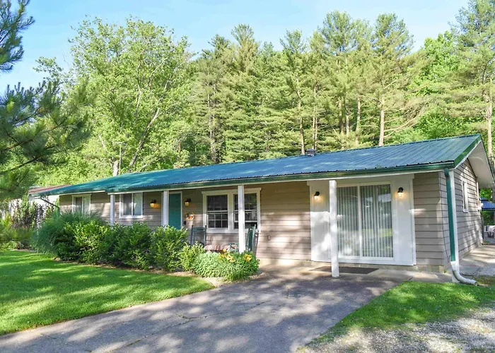 Cottage With Yard And Grill About 21 Mi To Hocking Hills!